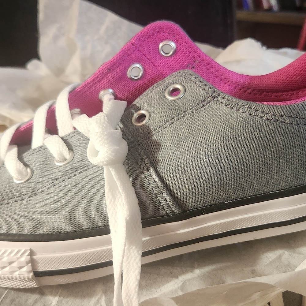 Converse All Star Sneakers in Grey And Pink